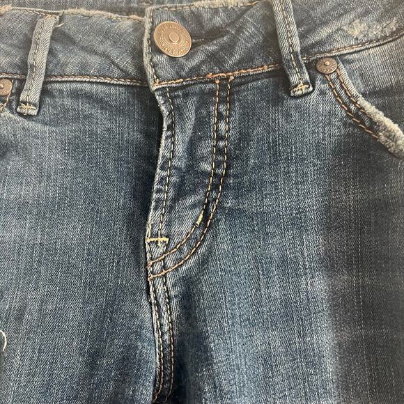 Silver Jeans Co. Woman’s Suki Skinny Low Rise Dark Wash Distressed Jeans-Size 28 - Picture 7 of 9